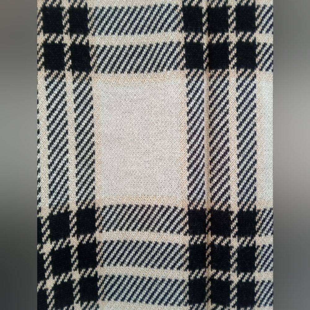 Wonderly Black & Cream Plaid Tunic Knit Sweater - Size Medium - Picture 6 of 9